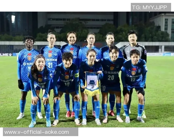 摘银凯旋!武汉女足赴亚冠新征程 摘银凯旋!武汉女足赴亚冠新征程