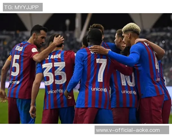 世体:法兰克福球迷在诺坎普制造骚乱,巴萨要求经济赔偿 世体:法兰克福球迷在诺坎普制造骚乱,巴萨要求经济赔偿