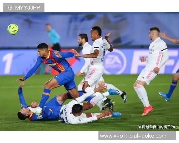 塞维利亚德比前双方极端球迷发生冲突,爆发斗殴并投掷焰火 塞维利亚德比前双方极端球迷发生冲突,爆发斗殴并投掷焰火