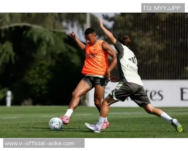 皇马官方：马斯坦托诺参加部分训练，阿拉巴在室内单独训练