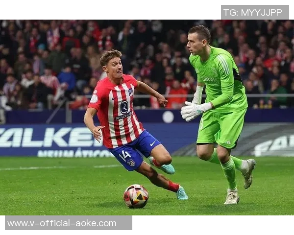 马卡:皇马门将卢宁因腰部不适退出本期乌克兰国家队 马卡:皇马门将卢宁因腰部不适退出本期乌克兰国家队